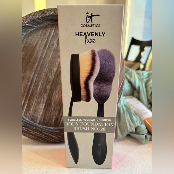 BODY FOUNDATION ILLUMINATION & HEAVENLY LUXE BODY FOUNDATION BRUSH #28 Bundle - Picture 3 of 7